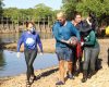 Equipes de resgate salvam botos-do-Araguaia isolados pela seca no rio Urubu, no Tocantins