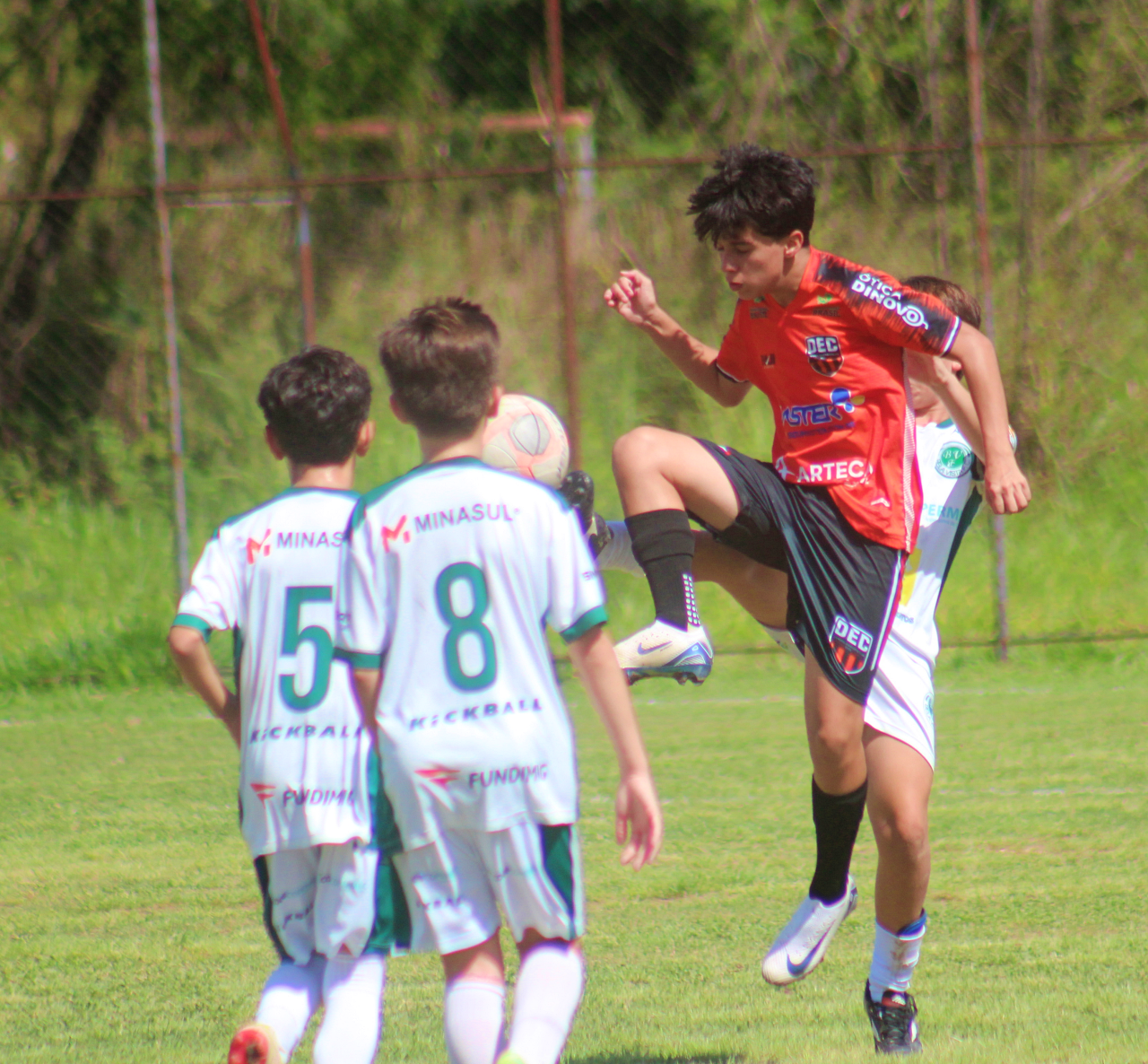 DEC vence o Bela Vista no Sub-11 e no Sub-12 da Base em Divin&oacute;polis