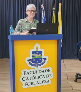 Frei Jacir, de Divinópolis, leva Bíblia Apócrifa a Fortaleza