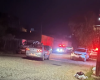 Viatura da Polícia Militar durante ocorrência de homem baleado no bairro Alvorada, em Divinópolis