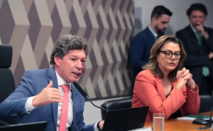 Câmara aprova fim da “taxa das blusinhas”; proposta segue ao Senado
