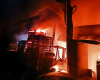 Incêndio atinge distribuidora de borracha em Divinópolis