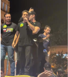 Nikolas Ferreira enfrenta chuva em agenda de campanha em Divinópolis