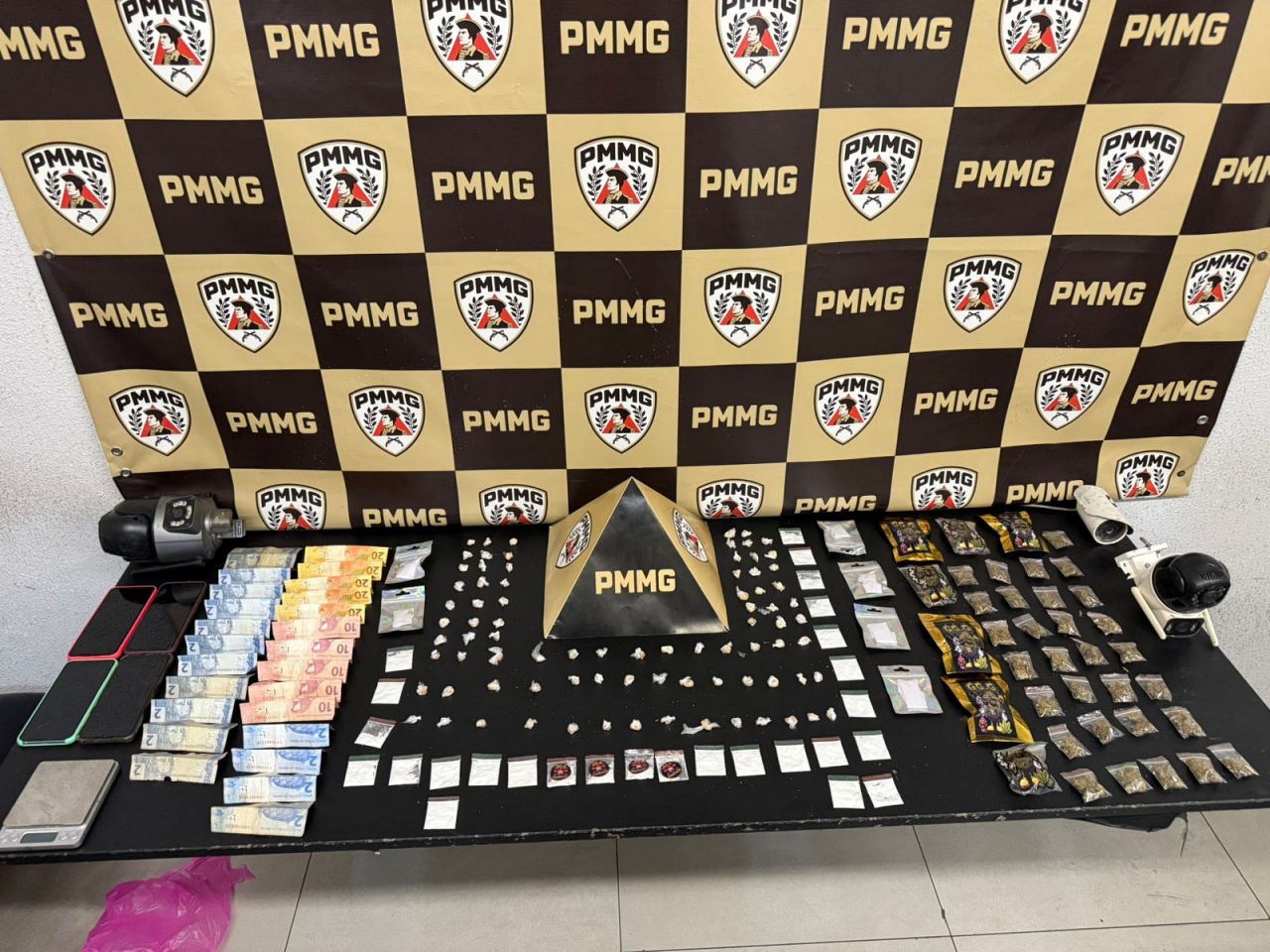 &lsquo;Buraco Quente&rsquo; ferve ap&oacute;s PM prender quatro por tr&aacute;fico
