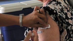 Vacinação Pneumo 20 é ampliada em Divinópolis para idosos acima de 85 anos