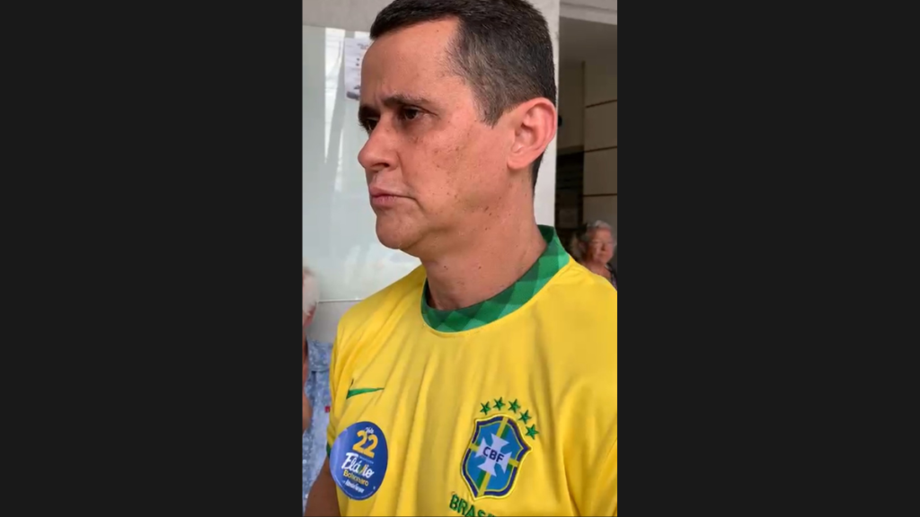 Eduardo Azevedo vota em Divin&oacute;polis durante o segundo turno das elei&ccedil;&otilde;es