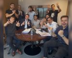 Fl&aacute;vio Bolsonaro e Cleitinho Azevedo durante reuni&atilde;o sobre a d&iacute;vida de Minas Gerais