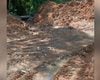 Trecho de rua em obras de pavimentação em matéria sobre vazamentos na Rua do Cobre, em Divinópolis.