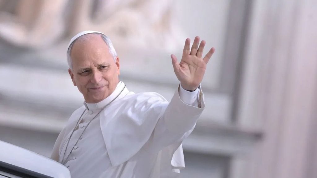 Papa Le&atilde;o XIV durante apari&ccedil;&atilde;o p&uacute;blica; pont&iacute;fice passou por cirurgia para retirada de parte do pulm&atilde;o direito.