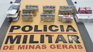 Anabolizantes e comprimidos de horm&ocirc;nio apreendidos durante abordagem na MG-050, em Divin&oacute;polis