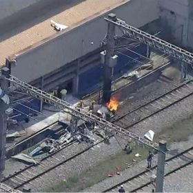 Avião cai perto de estação do metrô em Belo Horizonte