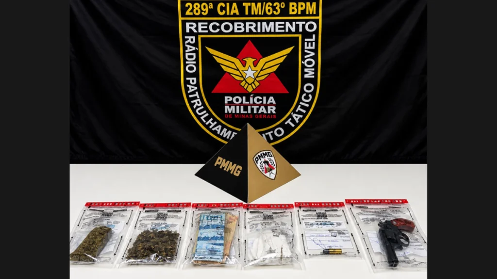 PM apreende drogas, dinheiro e arma de fogo em Formiga