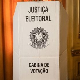 Urna eletr&ocirc;nica utilizada na vota&ccedil;&atilde;o do segundo turno das Elei&ccedil;&otilde;es 2026.