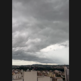 V&Iacute;DEOS: Chuva marca segundo turno das elei&ccedil;&otilde;es 2026 em Divin&oacute;polis