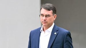 Fl&aacute;vio Bolsonaro, senador e candidato derrotado &agrave; Presid&ecirc;ncia em 2026
