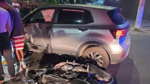 Jovem morre ap&oacute;s acidente entre carro e moto em Nova Serrana