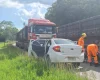 Idoso de 73 anos fica ferido em colisão entre carro e rodotrem na MG-050