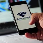 Receita Federal restituiu mais de R$ 41 bilh&otilde;es no Imposto de Renda 2026 e orienta contribuintes na malha fina.