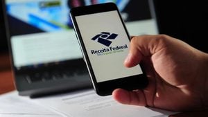 Receita Federal restituiu mais de R$ 41 bilh&otilde;es no Imposto de Renda 2026 e orienta contribuintes na malha fina.