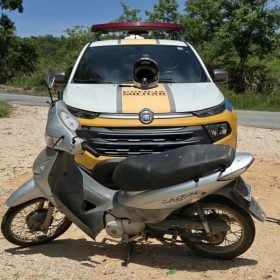 Honda Biz apreendida com sinais identificadores adulterados em Carmo do Cajuru