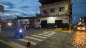 Motociclista fica ferido após colisão entre carro e moto em Formiga