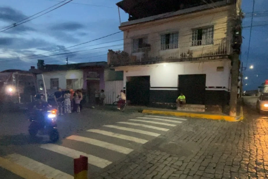 Motociclista fica ferido ap&oacute;s colis&atilde;o entre carro e moto em Formiga