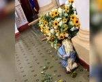 Imagem de Nossa Senhora do Ros&aacute;rio danificada ap&oacute;s ataque em igreja de Resende Costa, Minas Gerais