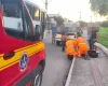 Atendimento a ciclista de 18 anos após colisão com caminhonete estacionada em Formiga, Minas Gerais
