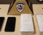 Materiais apreendidos pela Pol&iacute;cia Militar durante opera&ccedil;&atilde;o contra o tr&aacute;fico de drogas em Arcos, Minas Gerais