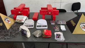 Drogas, balan&ccedil;as de precis&atilde;o e motocicleta apreendidas durante opera&ccedil;&atilde;o conjunta em Papagaios
