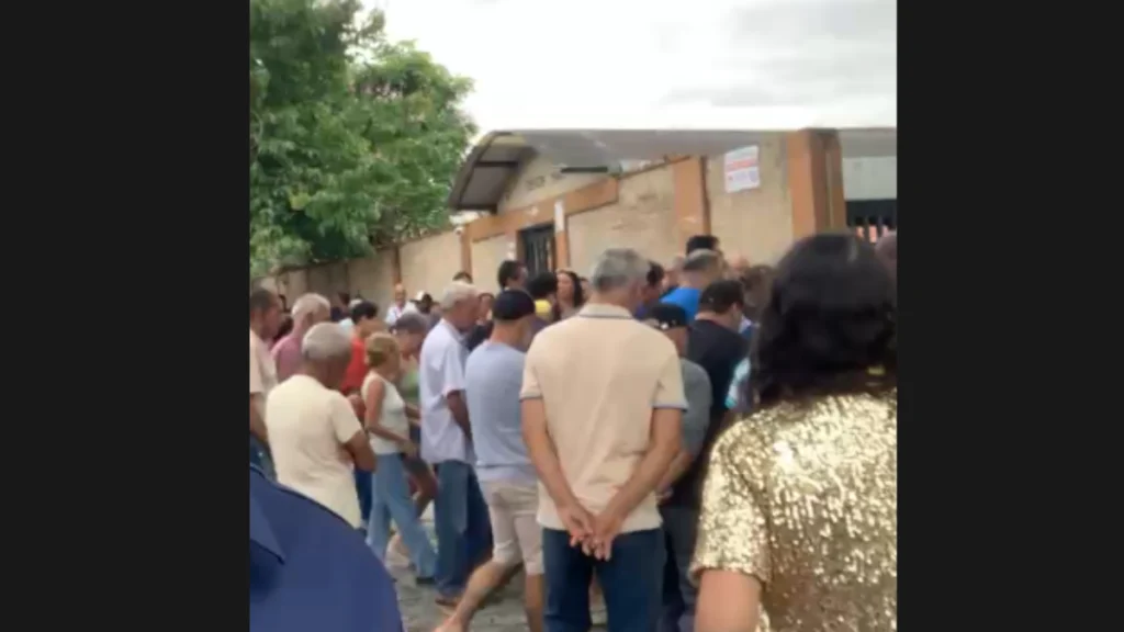 Escola Miguel Couto registra movimento de eleitores no 2&ordm; turno em Divin&oacute;polis
