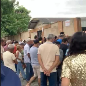 Escola Miguel Couto registra movimento de eleitores no 2º turno em Divinópolis