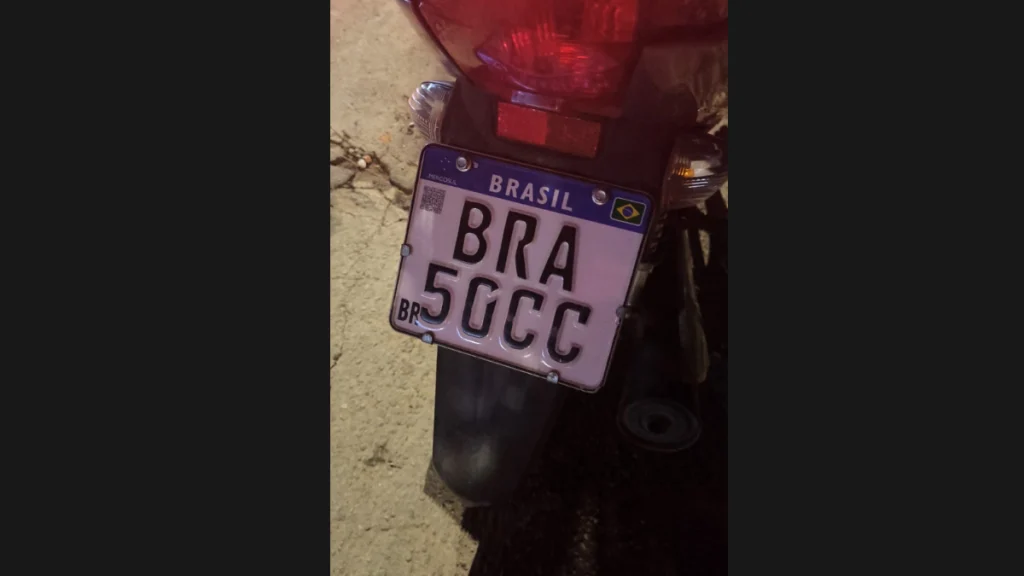 Motocicleta Honda Biz apreendida pela Guarda Civil Municipal em Nova Serrana