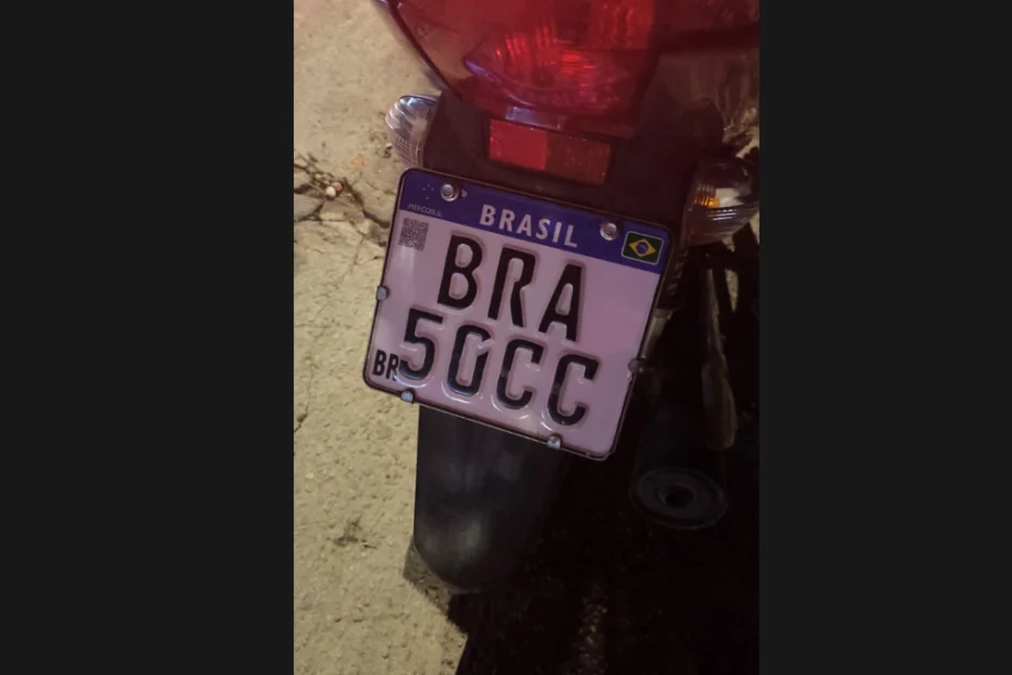 Motocicleta Honda Biz apreendida pela Guarda Civil Municipal em Nova Serrana