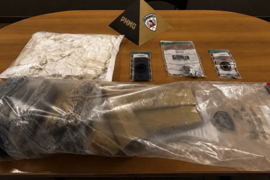 Apreens&atilde;o de coca&iacute;na e maconha durante opera&ccedil;&atilde;o da Pol&iacute;cia Militar no bairro Jardim Alvorada, em Formiga.