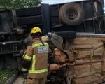 Acidente entre carro e caminh&atilde;o deixa tr&ecirc;s mortos na BR-494