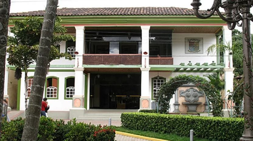 Fachada da Prefeitura de Itapecerica, em Minas Gerais.