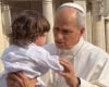Beb&ecirc; de Divin&oacute;polis recebe b&ecirc;n&ccedil;&atilde;o do Papa Le&atilde;o XIV no Vaticano