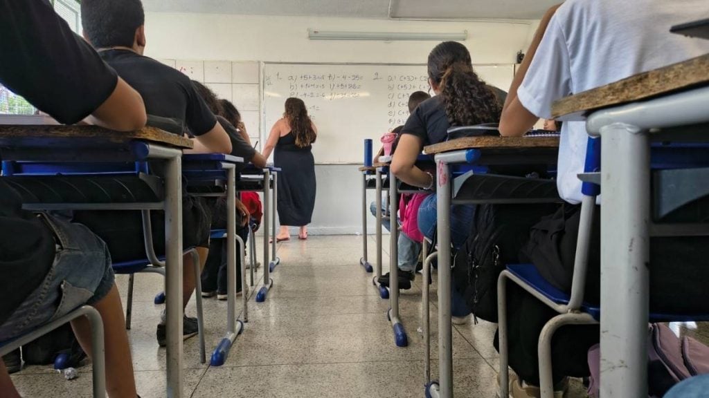 Cadastro Escolar 2027 &eacute; aberto na rede estadual e municipal em Divin&oacute;polis