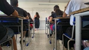 Cadastro Escolar 2027 &eacute; aberto na rede estadual e municipal em Divin&oacute;polis