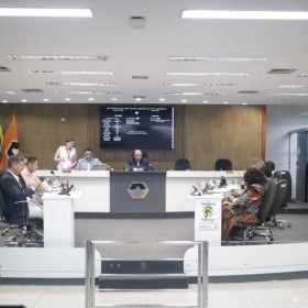 C&acirc;mara de Divin&oacute;polis aprova projeto que permite entrada de copos reutiliz&aacute;veis em eventos