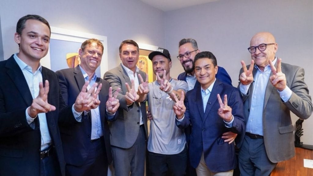 Cleitinho confirma apoio a Fl&aacute;vio Bolsonaro durante evento do Republicanos