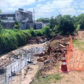 Copasa inicia reparação em córrego de Divinópolis após cobrança da Prefeitura