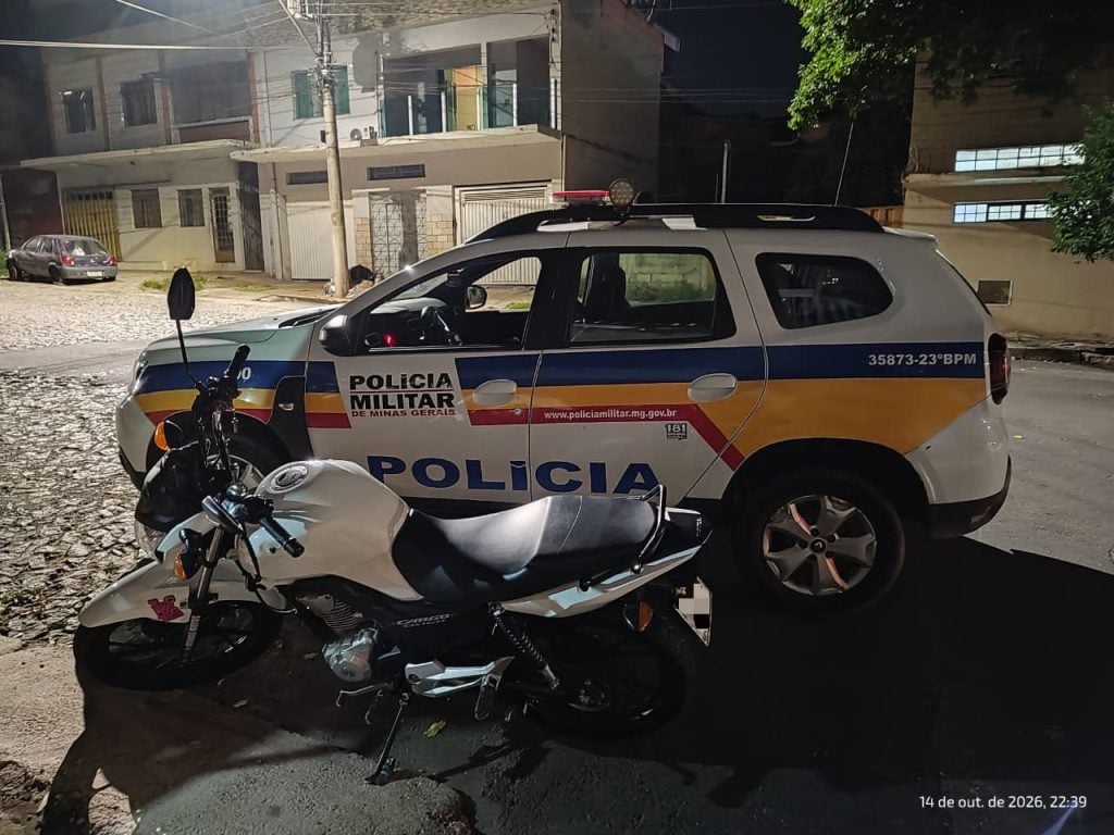 Dupla &eacute; detida com haxixe ap&oacute;s 'furar' sinal e tentar fugir da PM em Divin&oacute;polis