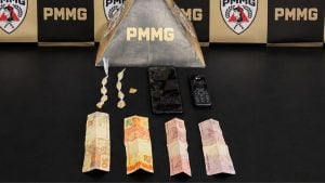 Dupla &eacute; presa com crack na 'Lajinha', em Divin&oacute;polis