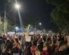 Estudantes fazem ato de apoio a Lula na av. Paran&aacute;, em Divin&oacute;polis