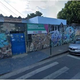 Aluno &eacute; atingido por bananas e &eacute; chamado de macaco por colegas em escola de Contagem