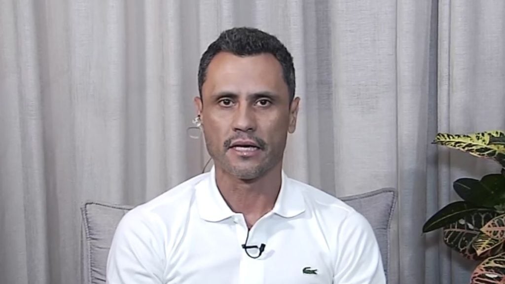 Favor&aacute;vel ao fim da 6x1, Cleitinho pede para que Fl&aacute;vio 'pare de ouvir' Rog&eacute;rio Marinho