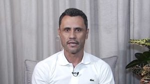 Favorável ao fim da 6x1, Cleitinho pede para que Flávio 'pare de ouvir' Rogério Marinho