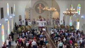 Despedida de Padre Ordones re&uacute;ne fi&eacute;is em missa de corpo presente em Divin&oacute;polis